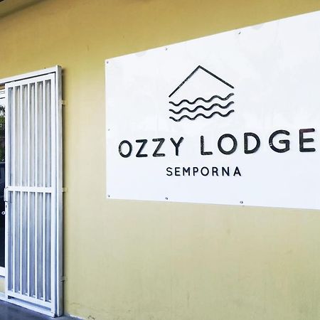 Ozzy Lodge Semporna Extérieur photo